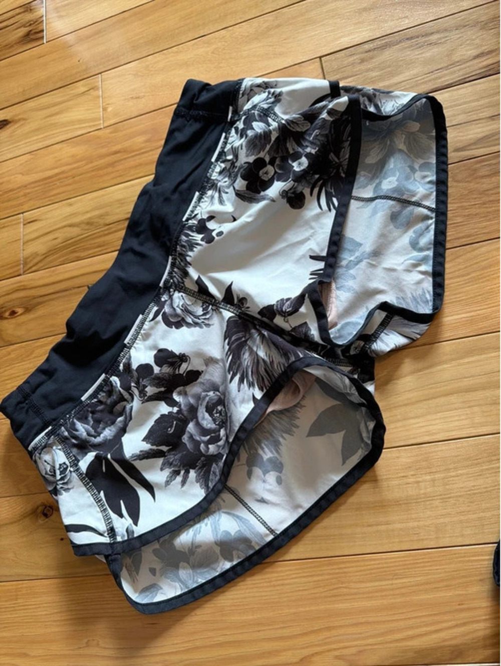 Great Lululemon Running Shorts Sz 8